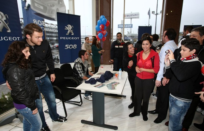 Αποθέωση για τους παίκτες του Ολυμπιακού (photos)