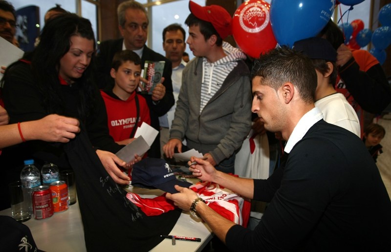 Αποθέωση για τους παίκτες του Ολυμπιακού (photos)