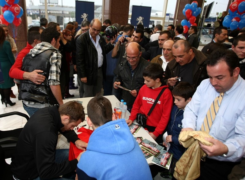 Αποθέωση για τους παίκτες του Ολυμπιακού (photos)