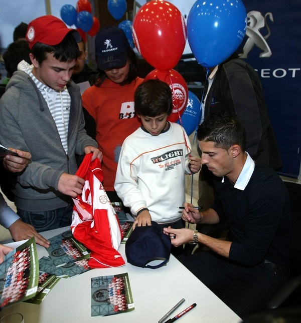 Αποθέωση για τους παίκτες του Ολυμπιακού (photos)