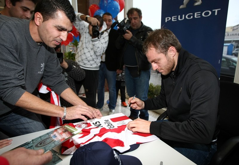 Αποθέωση για τους παίκτες του Ολυμπιακού (photos)