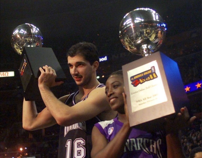 Ο «μπόμπερ» Πέτζα και το… δακτυλίδι του (photos+videos)