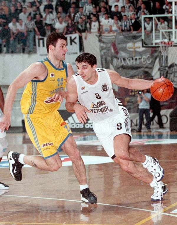 Ο «μπόμπερ» Πέτζα και το… δακτυλίδι του (photos+videos)