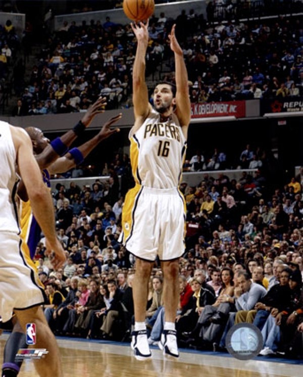 Ο «μπόμπερ» Πέτζα και το… δακτυλίδι του (photos+videos)