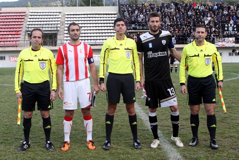 Καρεκλιά στην... πλάτη του ποδοσφαίρου! (videos+photos)