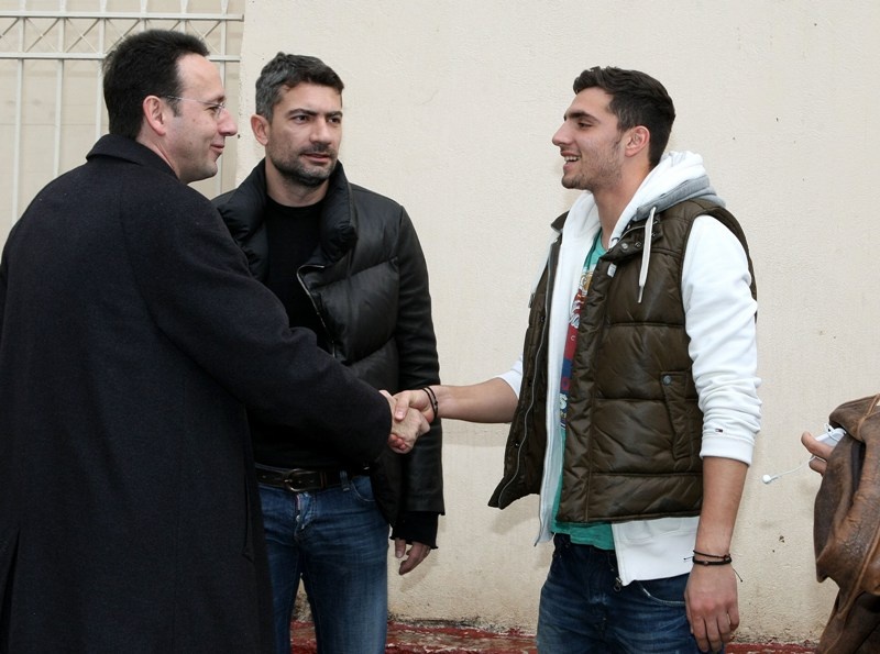 Δίπλα στους άστεγους η Εθνική και η Αρχιεπισκοπή (photos+videos)