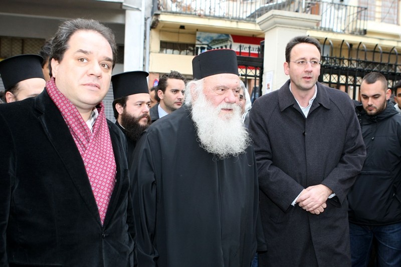 Δίπλα στους άστεγους η Εθνική και η Αρχιεπισκοπή (photos+videos)