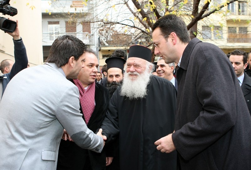 Δίπλα στους άστεγους η Εθνική και η Αρχιεπισκοπή (photos+videos)