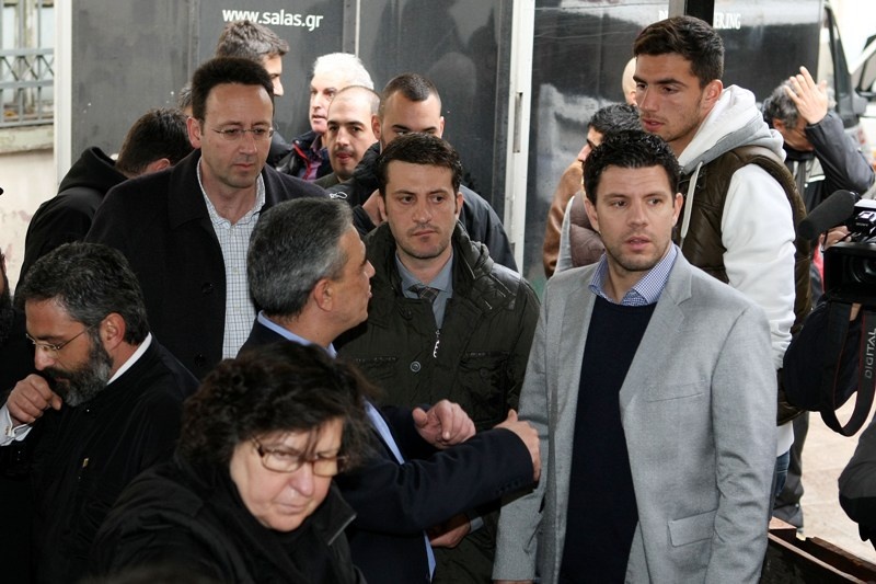 Δίπλα στους άστεγους η Εθνική και η Αρχιεπισκοπή (photos+videos)