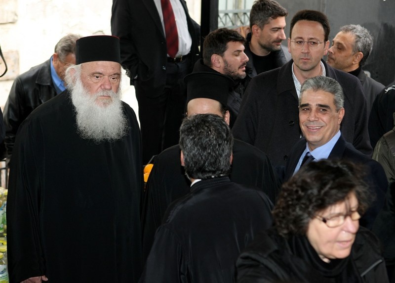 Δίπλα στους άστεγους η Εθνική και η Αρχιεπισκοπή (photos+videos)