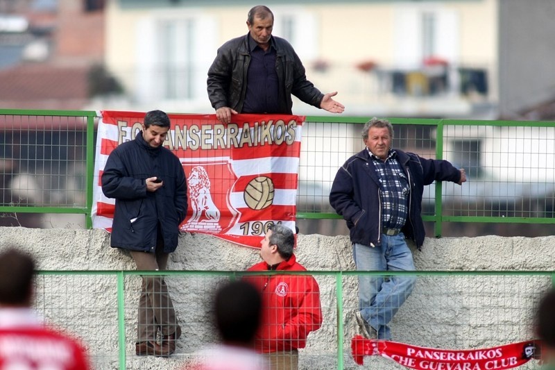 Όταν… μπάλα παίζει η εξέδρα (photos)