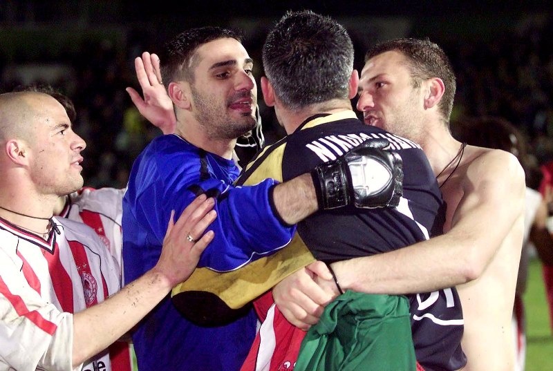 Από την κερκίδα κάτω από τα δοκάρια του Ολυμπιακού (photos+video)