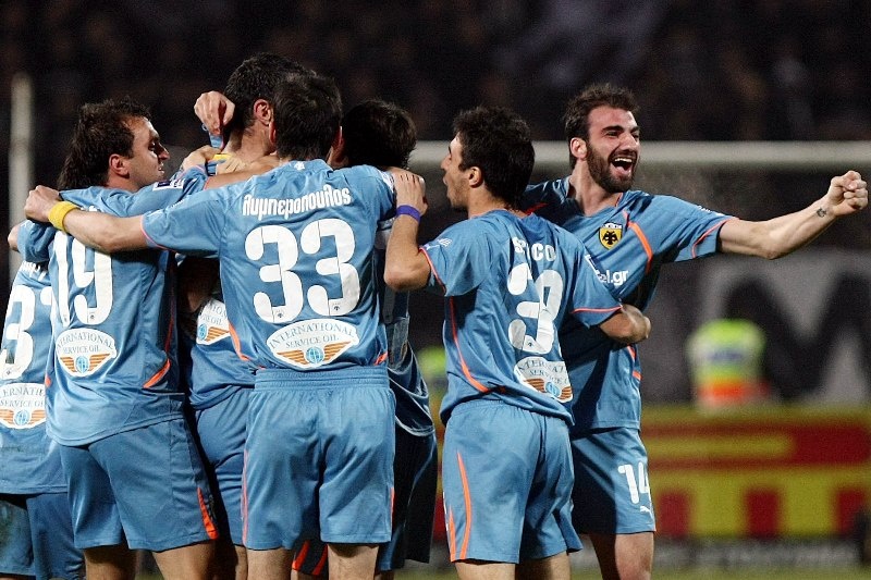 Μάρτιος 2011: Ο τίτλος βάφτηκε «κόκκινος»