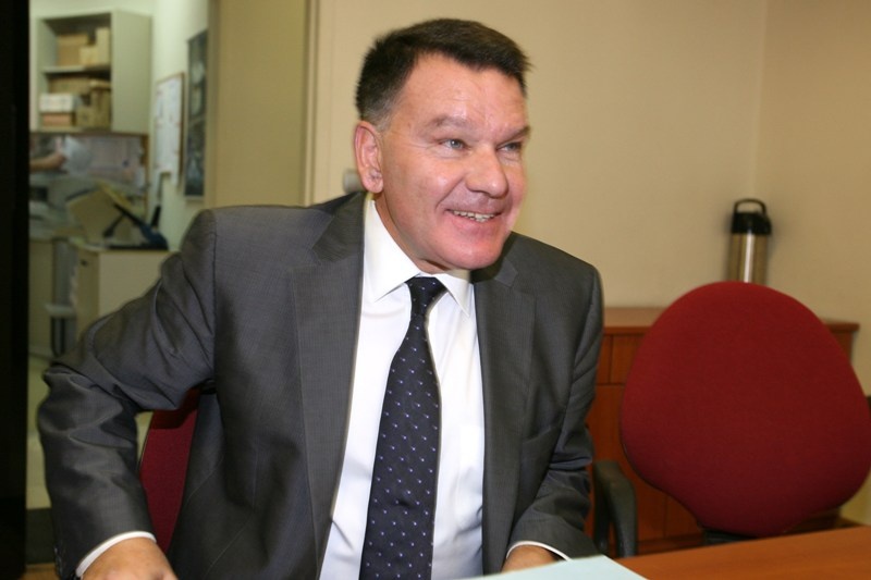 Μάρτιος 2011: Ο τίτλος βάφτηκε «κόκκινος»