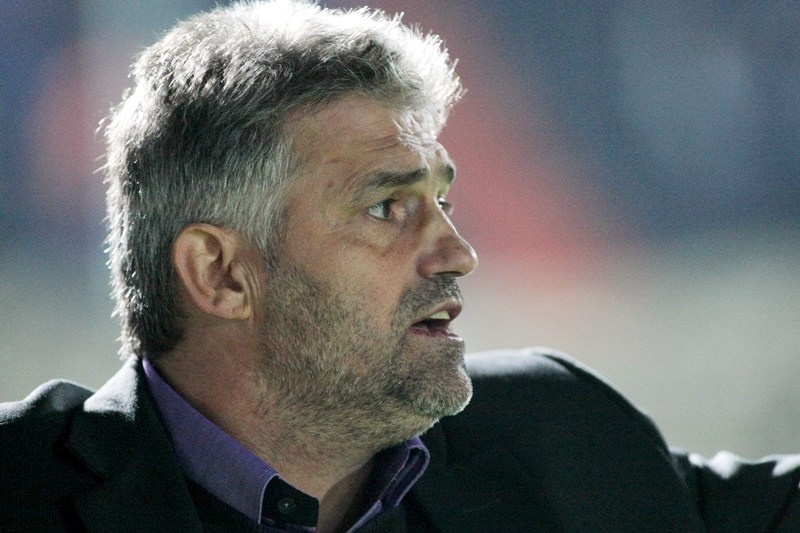 Μάρτιος 2011: Ο τίτλος βάφτηκε «κόκκινος»