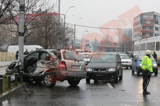 Τράκαρε με τραμ ο Λουτσέσκου! (photos)