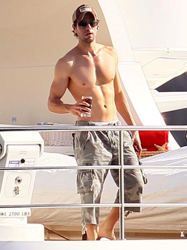 Το γιόρτασαν στις παραλίες! (photos)