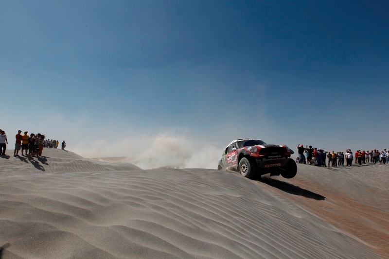 Dakar 2012: Κομά στις μοτοσικλέτες, Πετερανσέλ στα αυτοκίνητα