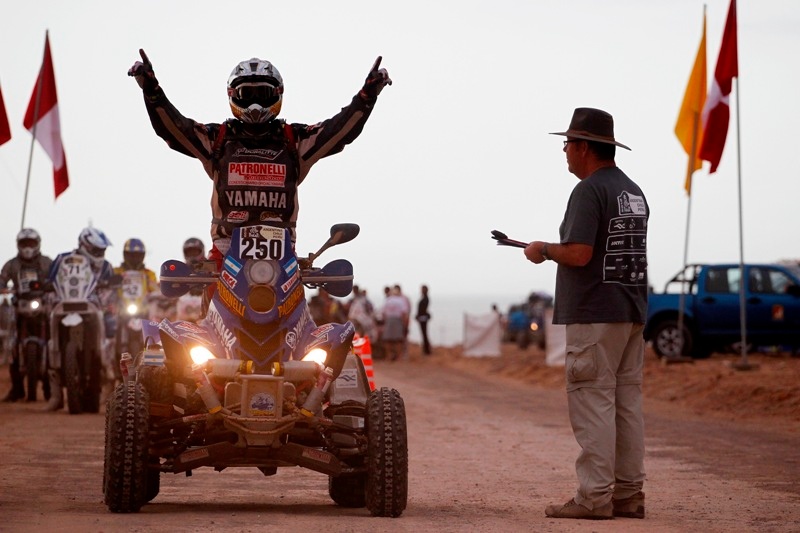 Dakar 2012: Κομά στις μοτοσικλέτες, Πετερανσέλ στα αυτοκίνητα