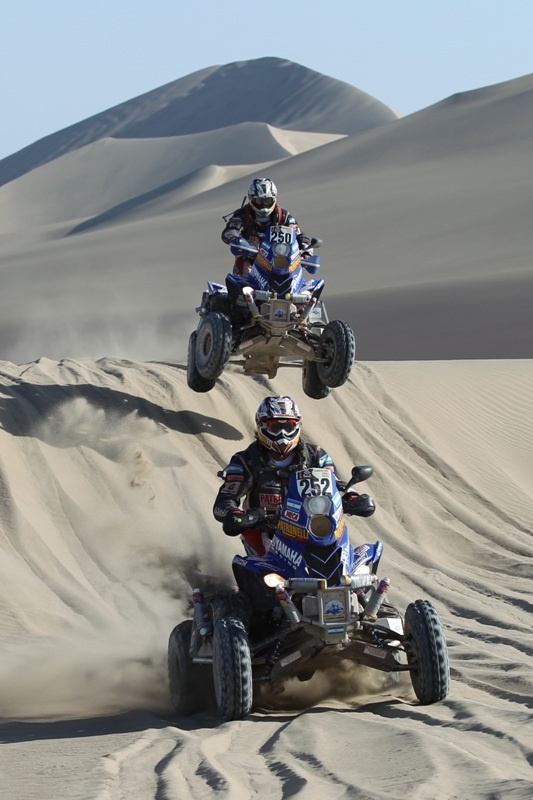 Ράλι Dakar 2011: Ντεπρέ και Πετερανσέλ ταξιδεύουν προς τη νίκη