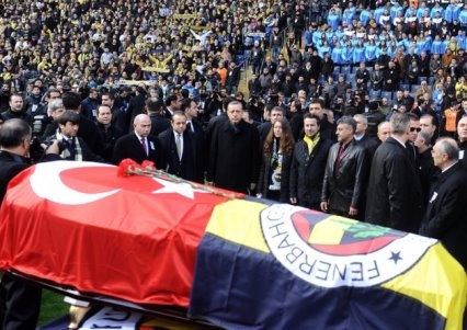 Λαοθάλασσα στο «αντίο» του «Λεφτέρ» (photos+video)
