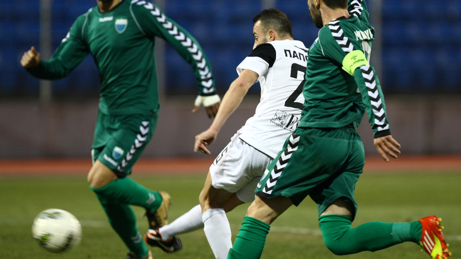 Δώρα γενεθλίων από Παπουλή στη Λιβαδειά! (photos+videos)