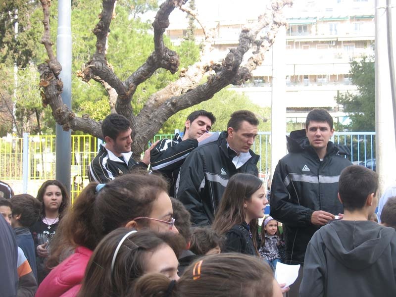 Κοντά στους μαθητές ο Ηλυσιακός (photos)
