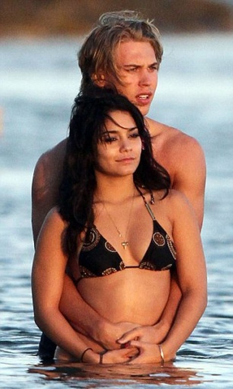 Το σέξι «ατύχημα» της Βανέσα Χάντζενς