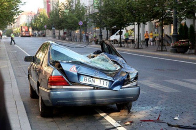 Απαγορεύεται η στάθμευση (photos+video)