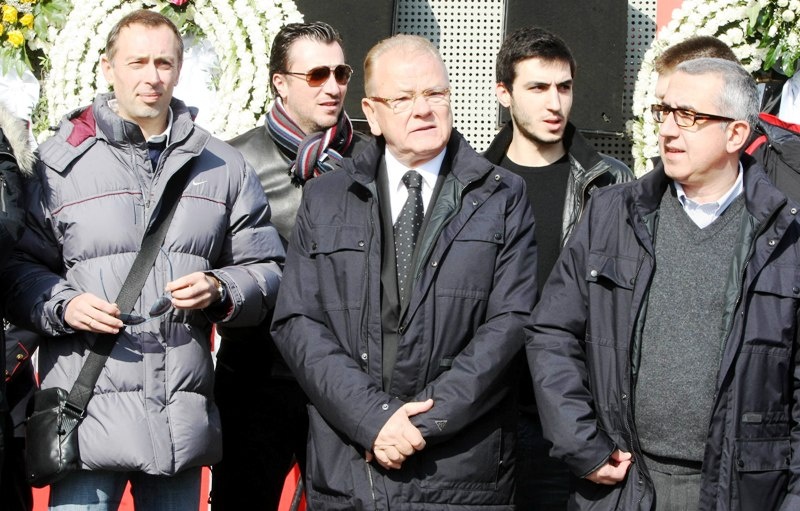 «Αδέλφια ζείτε, εσείς μας οδηγείτε...» (photos+videos)