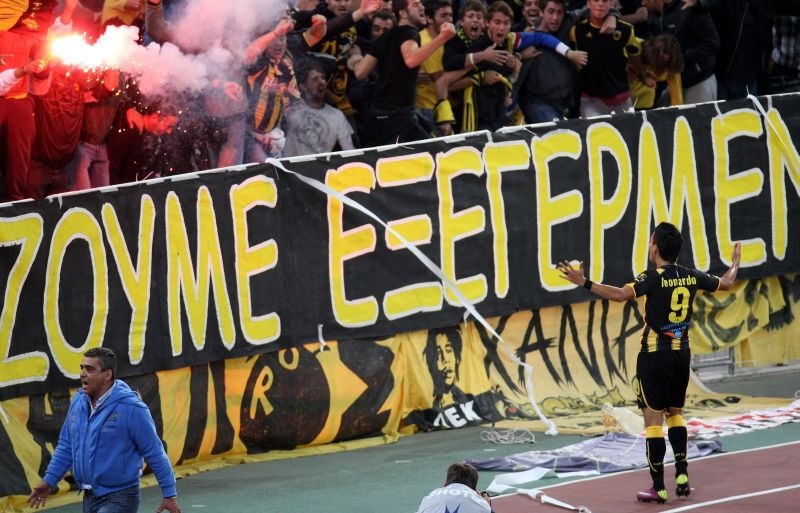 Η αγανάκτηση επιστρέφει μέσω των γηπέδων! (photos)