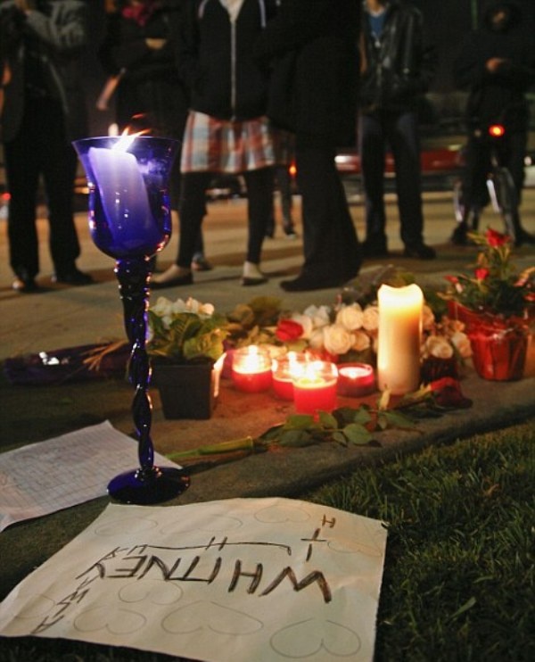 «Πνίγηκε στη μπανιέρα της η Γουίτνεϊ Χιούστον»