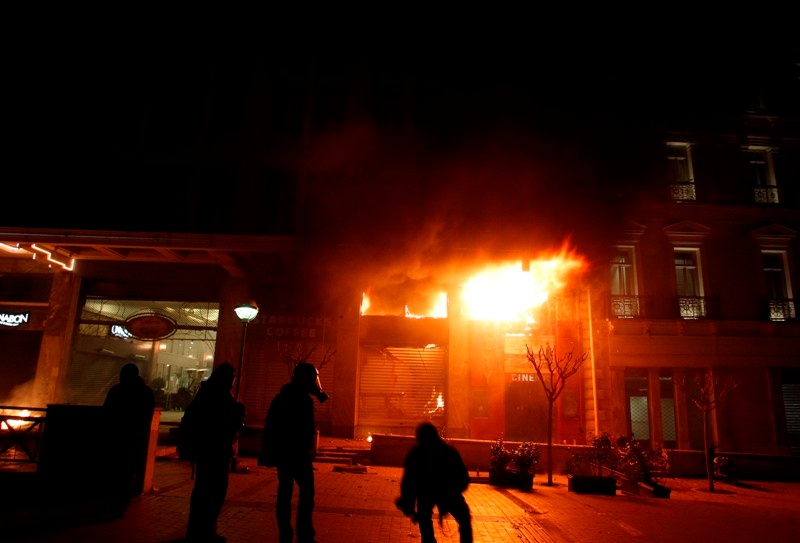Στις φλόγες παραδόθηκε η Αθήνα! (photos+videos)