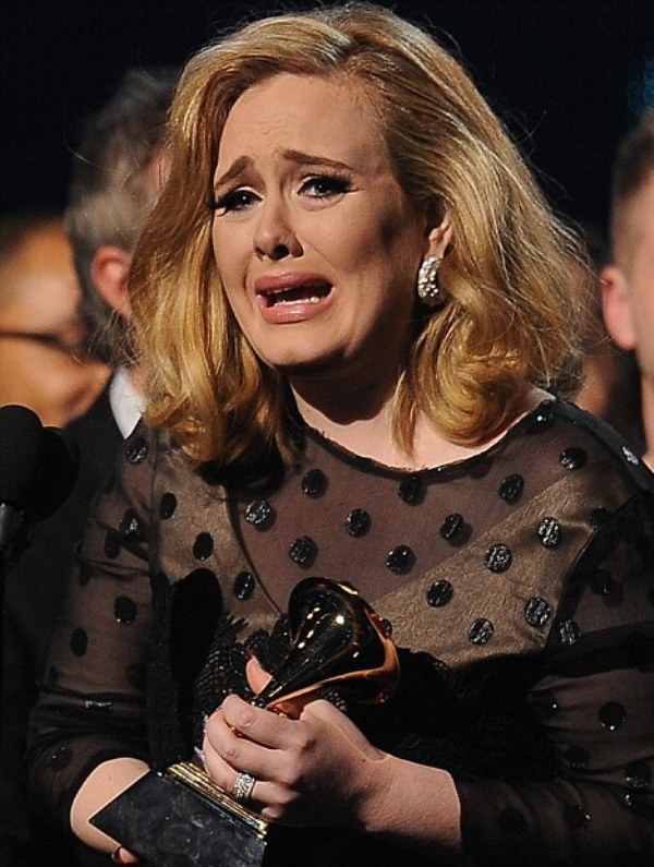 Ξέσπασε σε κλάματα η Αντέλ για τα έξι Grammy!