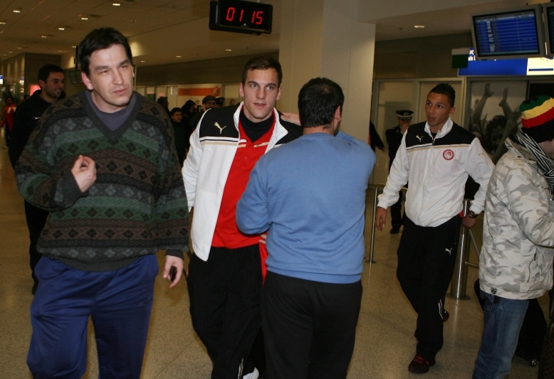 Θερμή υποδοχή στο «Ελ. Βενιζέλος»! (photos+videos)