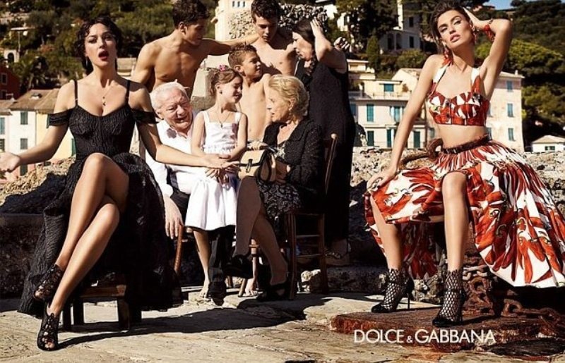 Η 47άρα Μόνικα Μπελούτσι ποζάρει για τους Dolce & Gabbana