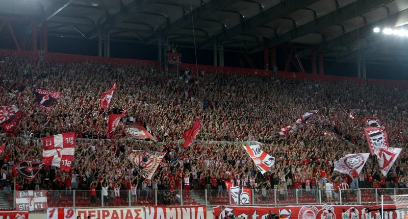 «Ερυθρόλευκα» sold out κατά της κρίσης (photos+videos)