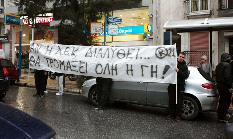 «Ντου» στα γραφεία του Κανελλόπουλου από οπαδούς της ΑΕΚ (photos)