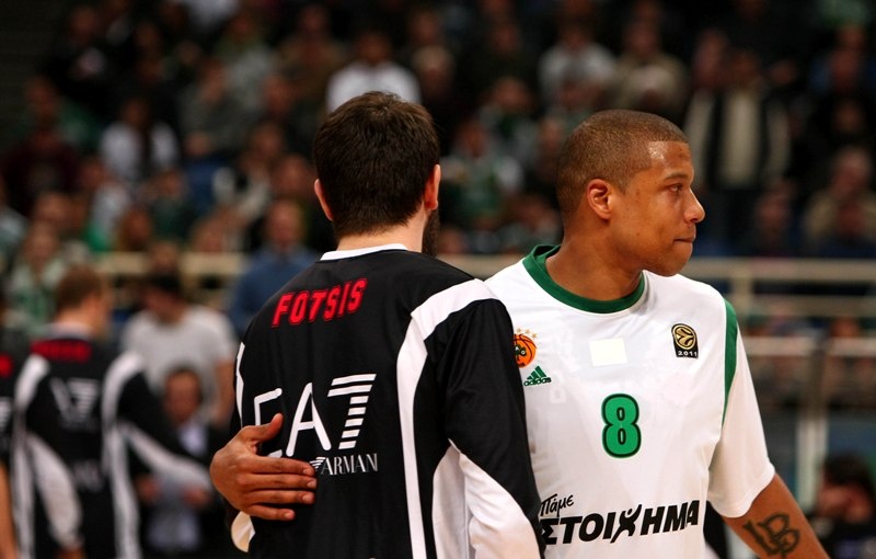 Χειροκροτήθηκε στην παρουσίαση ο Φώτσης (photos)