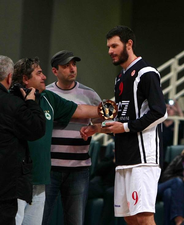 Χειροκροτήθηκε στην παρουσίαση ο Φώτσης (photos)