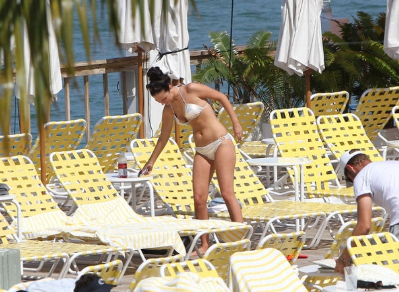 H Tulisa Contostavlos κολυμπάει στο Μαϊάμι και ανάβει φωτιές!