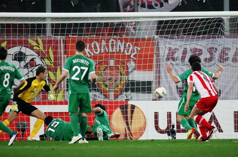 Με «βράχο» Κάρολ στους «16» του Europa League ο Ολυμπιακός (photos)