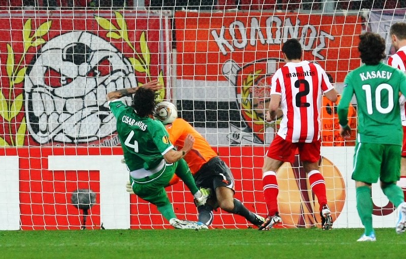 Με «βράχο» Κάρολ στους «16» του Europa League ο Ολυμπιακός (photos)