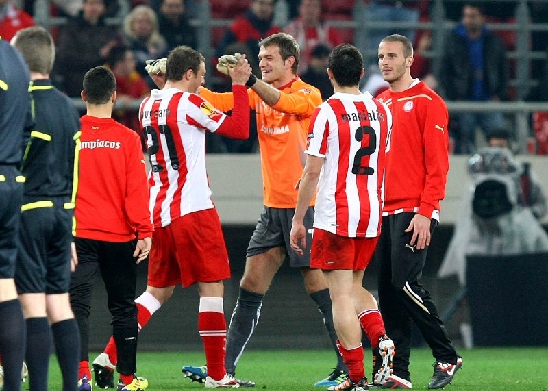 Ρόι Κάρολ: Ο «τσάρος» της «ερυθρόλευκης» πρόκρισης (photos+video)