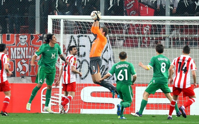 Ρόι Κάρολ: Ο «τσάρος» της «ερυθρόλευκης» πρόκρισης (photos+video)