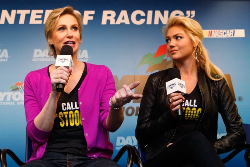 Πήγε η Κέιτ Άπτον στην εκκίνηση του Daytona 500 κι αναβλήθηκε ο αγώνας!