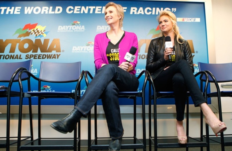 Πήγε η Κέιτ Άπτον στην εκκίνηση του Daytona 500 κι αναβλήθηκε ο αγώνας!