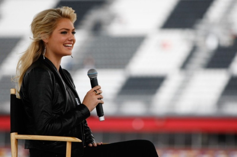 Πήγε η Κέιτ Άπτον στην εκκίνηση του Daytona 500 κι αναβλήθηκε ο αγώνας!
