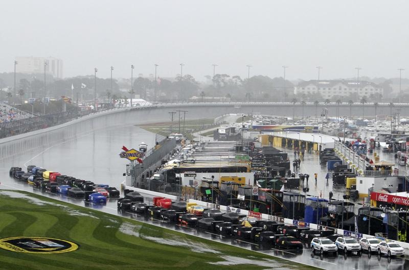Πήγε η Κέιτ Άπτον στην εκκίνηση του Daytona 500 κι αναβλήθηκε ο αγώνας!