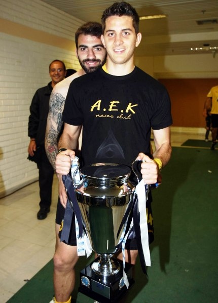 Η… σημαία έμεινε στον ιστό της! (photos + video)